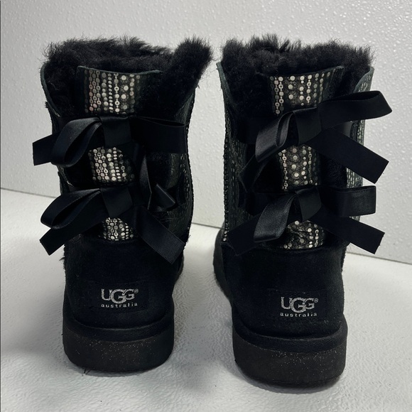 UGG Girl’s Bow Size 4 Warm Stylish Boots 1004797K - Picture 4 of 5